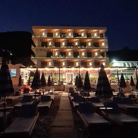 Hotel Aross Vlorë Exteriör bild