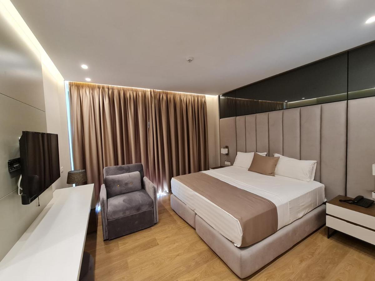 Hotel Aross Vlorë Exteriör bild