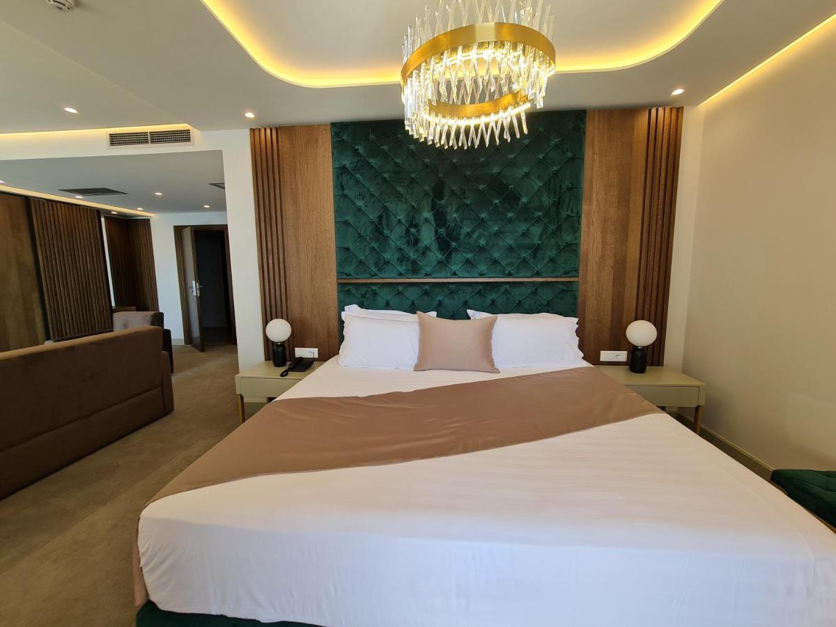 Hotel Aross Vlorë Exteriör bild