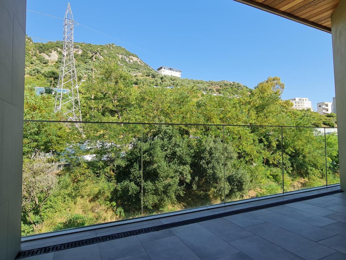 Hotel Aross Vlorë Exteriör bild