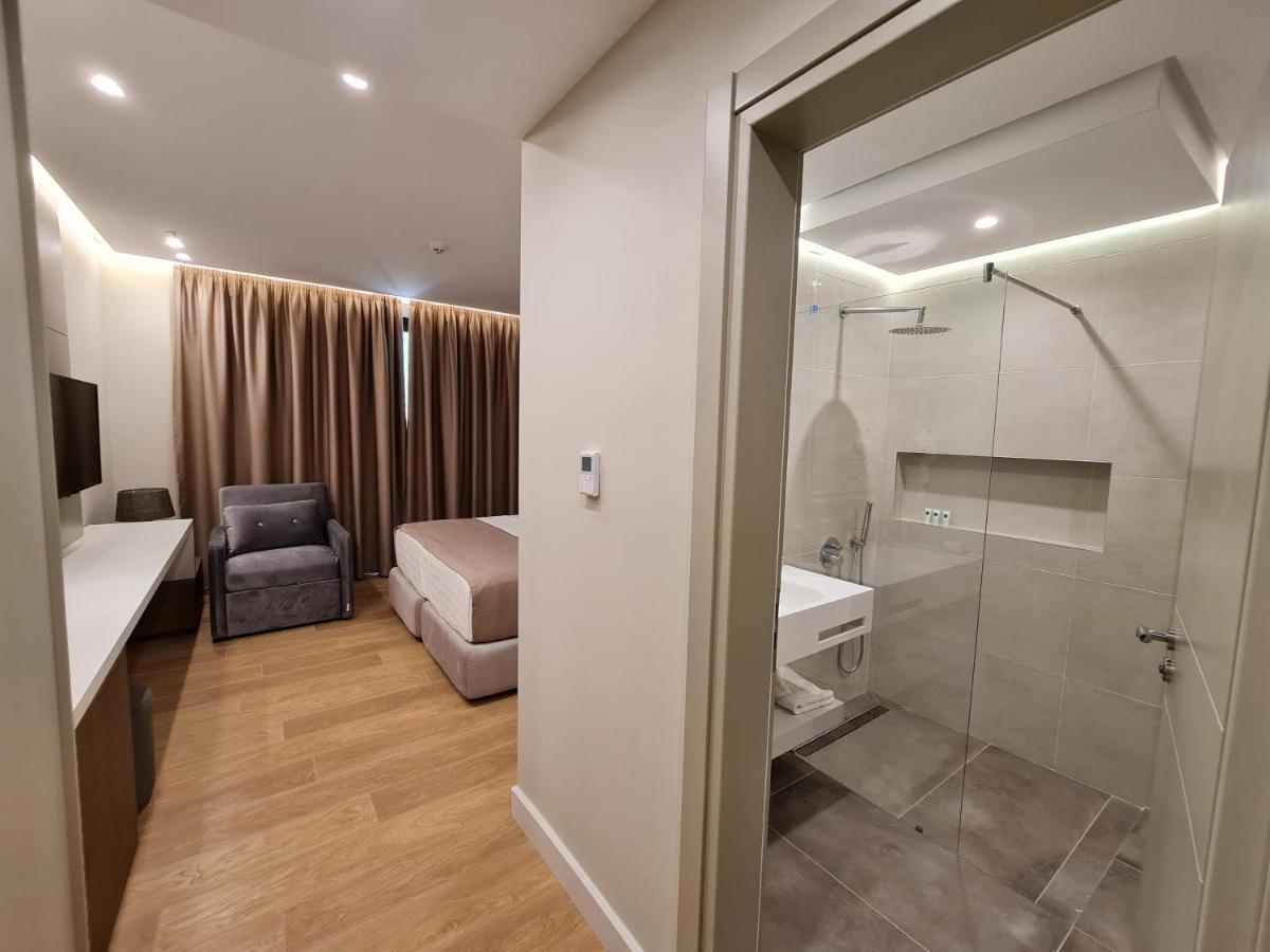Hotel Aross Vlorë Exteriör bild