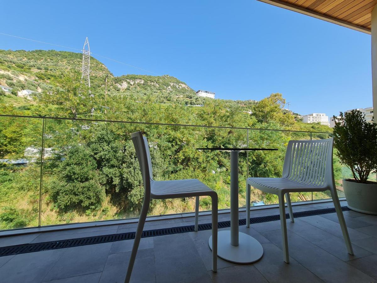 Hotel Aross Vlorë Exteriör bild