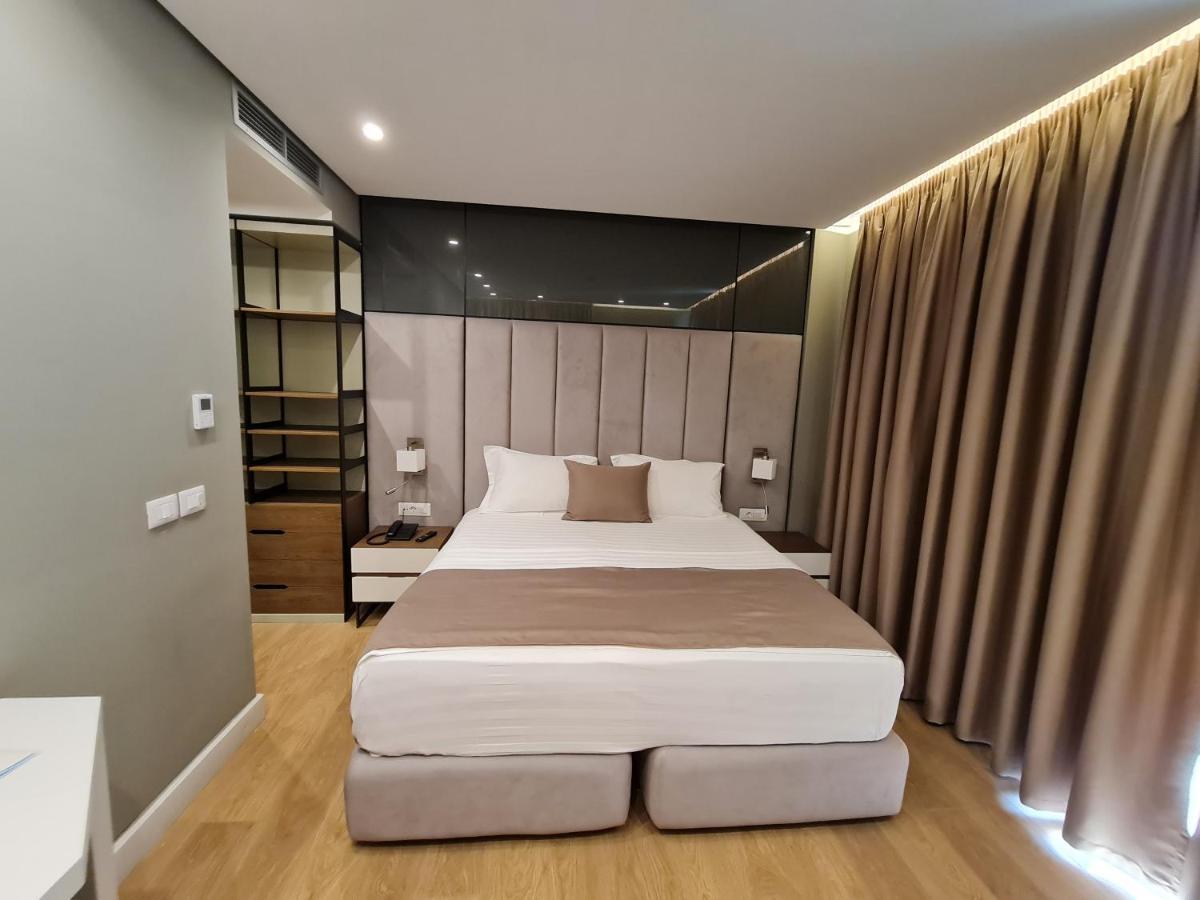 Hotel Aross Vlorë Exteriör bild