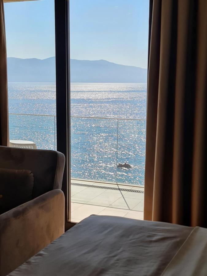 Hotel Aross Vlorë Exteriör bild