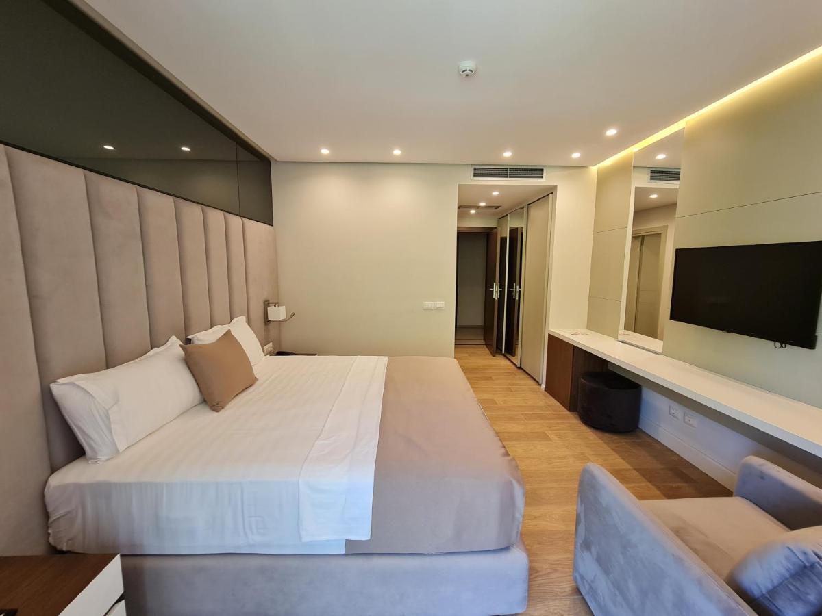 Hotel Aross Vlorë Exteriör bild