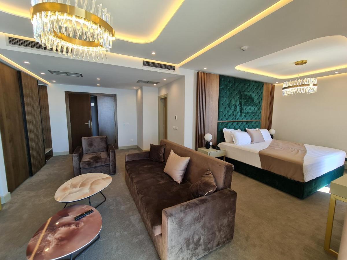 Hotel Aross Vlorë Exteriör bild
