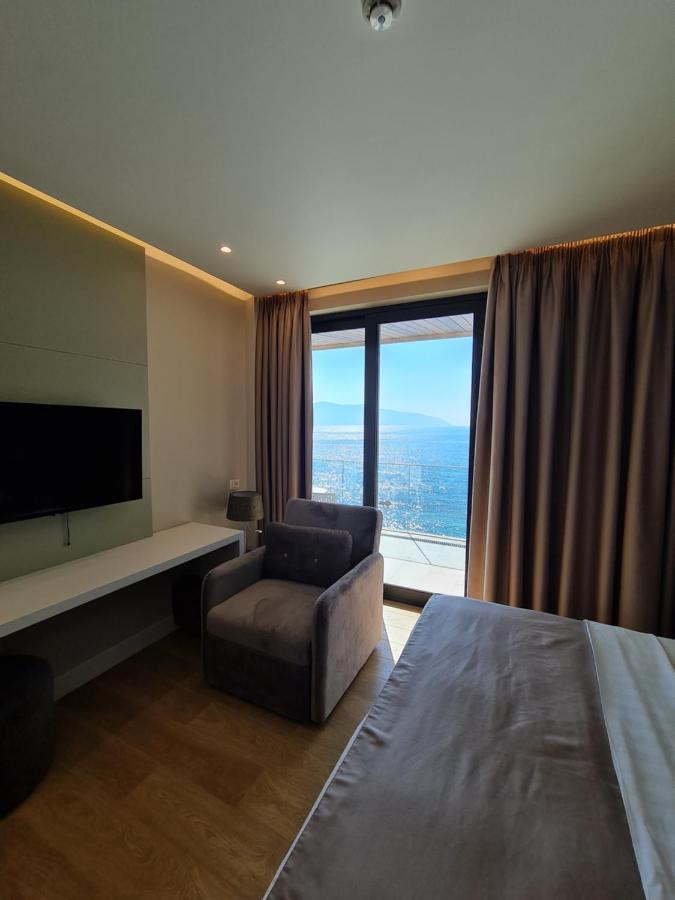 Hotel Aross Vlorë Exteriör bild