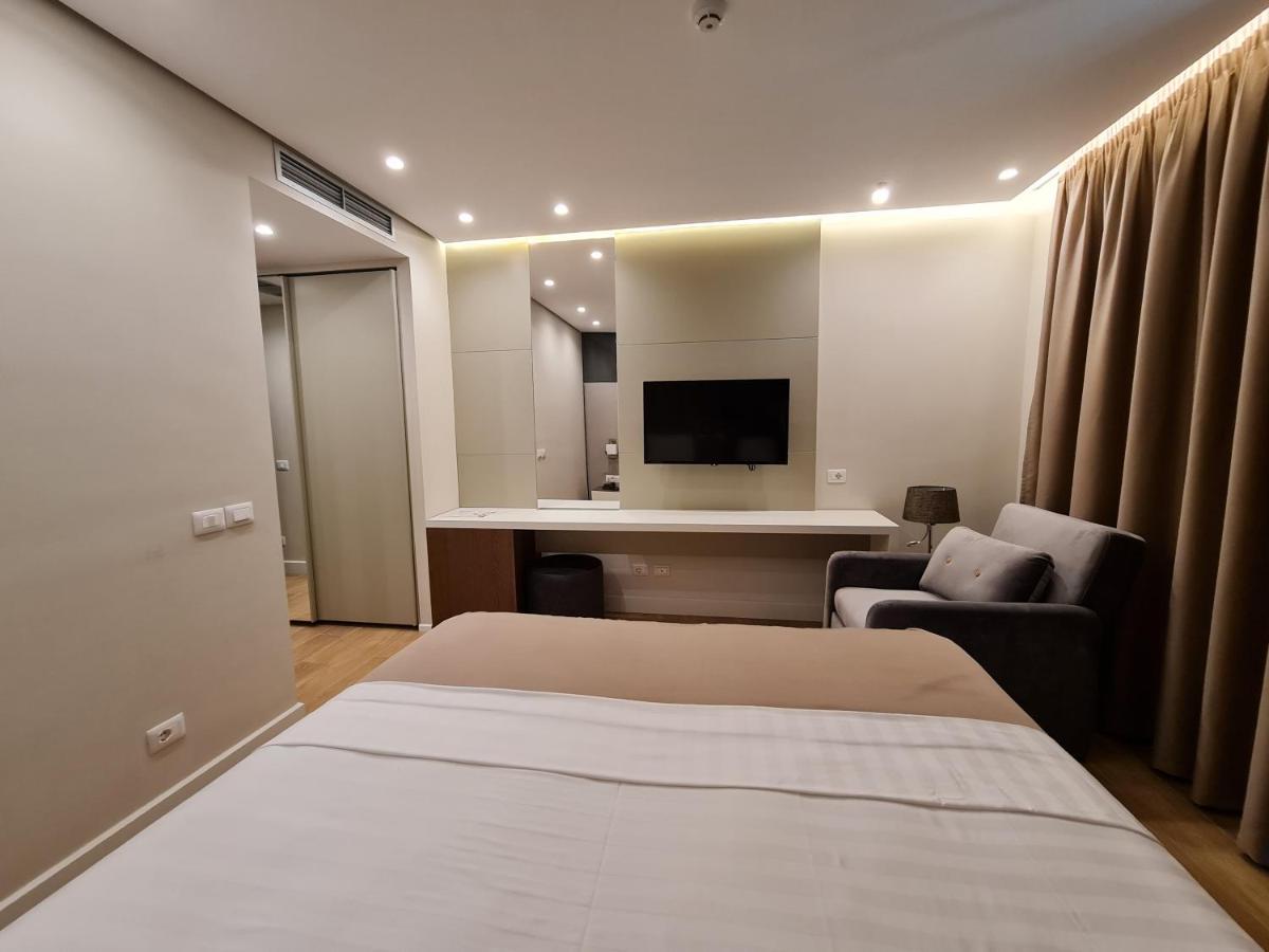 Hotel Aross Vlorë Exteriör bild