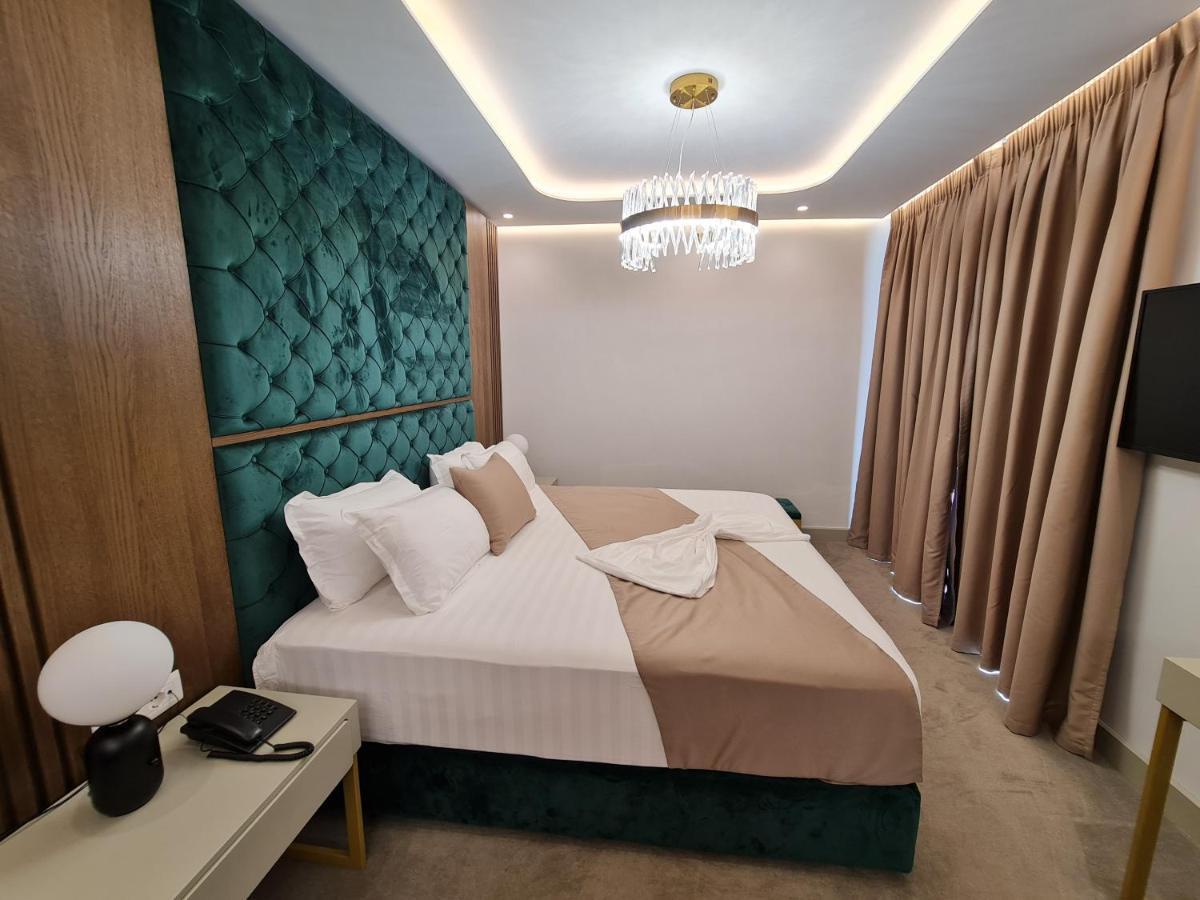Hotel Aross Vlorë Exteriör bild