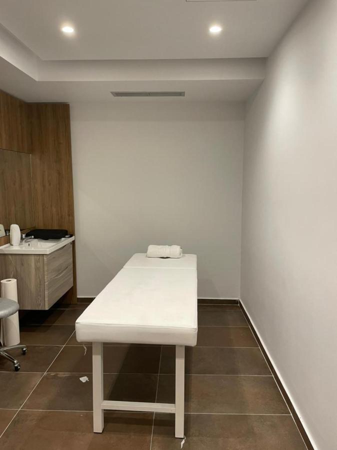 Hotel Aross Vlorë Exteriör bild